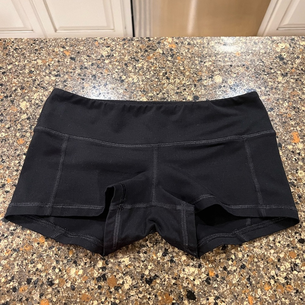 Fleo shorts. Size small. Low rise contour.